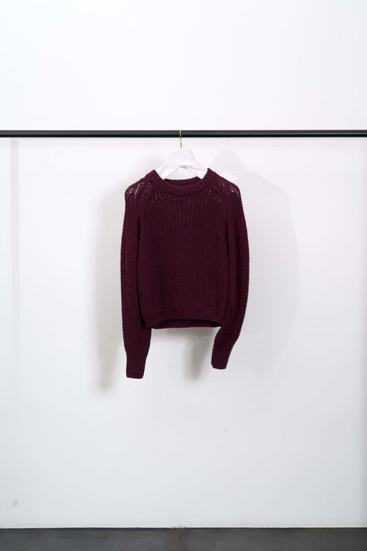 CHUNKY COTTON SWEATER in BORDEAUX, heavy-duty organic cotton with cropped fit and strong knitting.
