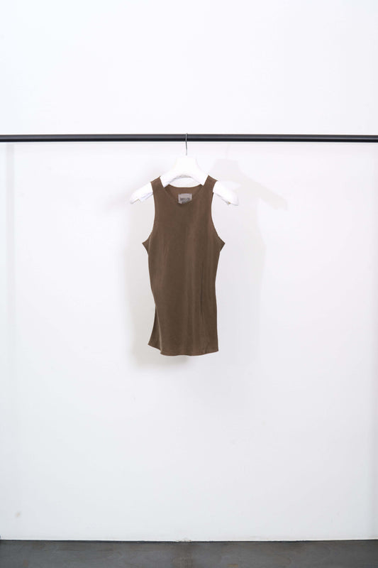 Cupro Damen Tanktop in Erdtönen, leicht transparent und weich, perfekt für verschiedene Anlässe.