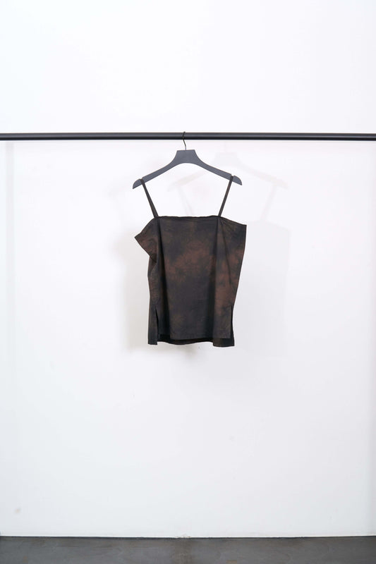 Handgefärbtes Poplin Trägertop in rustikalem Braun, modern und elegant, von GABRIELA COLL GARMENTS.