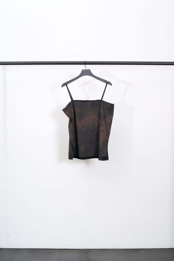 Handgefärbtes Poplin Trägertop in rustikalem Braun, modern und elegant, von GABRIELA COLL GARMENTS.