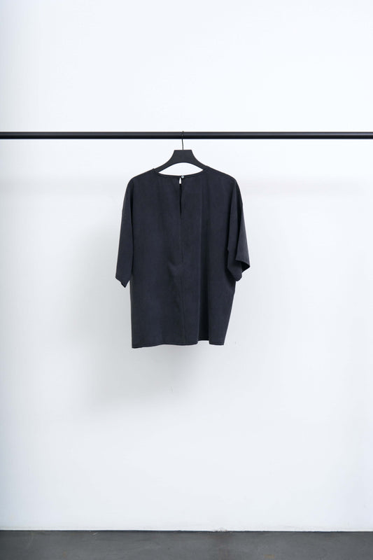 JAKO - LIGHT TENCEL T SHIRT BLOUSE hanging on a hanger against a minimalistic background