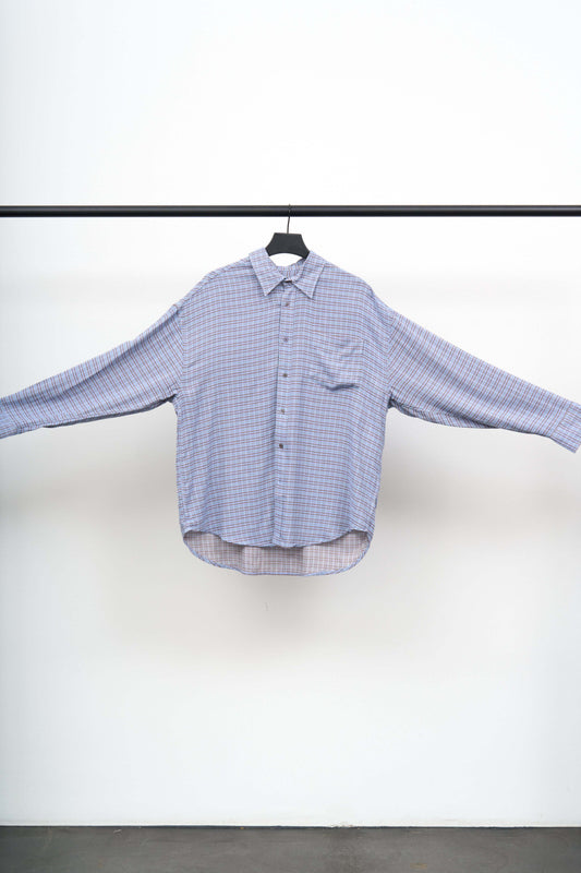 WIDE FIT SHIRT in large blue check pattern, oversized style on display, showcasing lightweight and airy fabric.