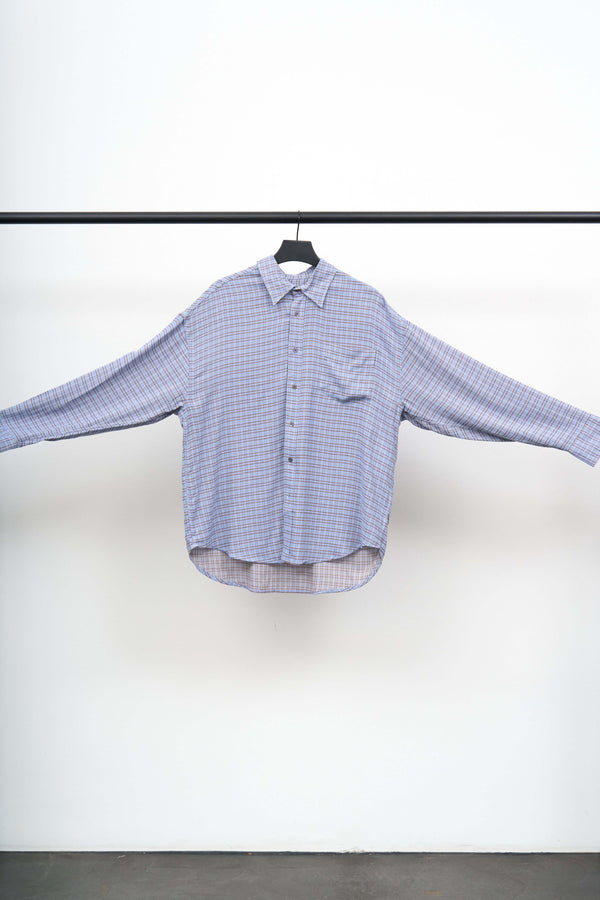 WIDE FIT SHIRT in large blue check pattern, oversized style on display, showcasing lightweight and airy fabric.